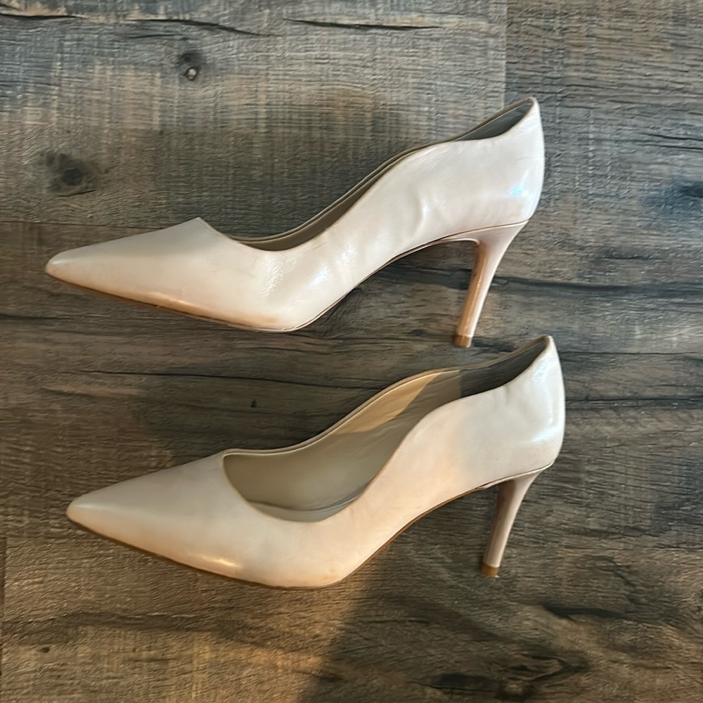 Beautiful Vince Camuto nude pumps. Never worn. Size 8.